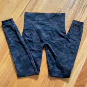 Spanx Black and Gray Camo Legging. Moderate Compression. Size S/P